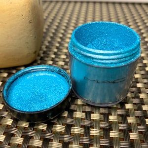 Mac Cosmetics Loose Pigment in Mutiny